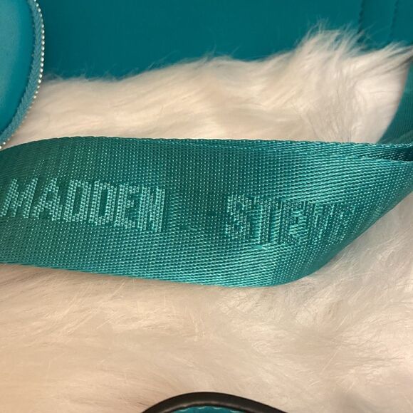 NWT Steve Madden (Bevelyn) Crossbody Bag w/ Airpod Pouch - Turquoise - Picture 7 of 9